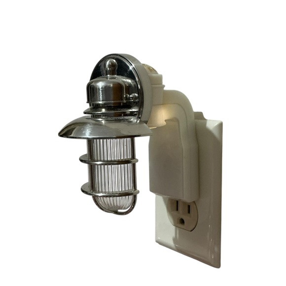 BATH & BODY WORKS Wallflowers Plug Ins and Fragrance Refill Bundle NEW/GUC - Picture 3 of 15